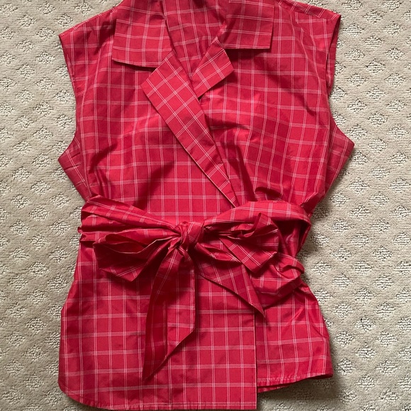 Ellen Tracy Linda Allard c.2000 red and white wrap sleeveless silk blouse - Picture 1 of 4